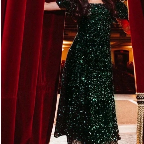 Ivy City Co Dresses & Skirts - Elegant Green Sequin Dress